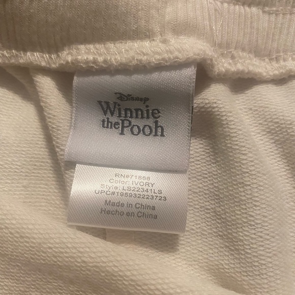 NWT Disney “Groovy Style”  Winnie the Pooh shorts. Size 3XL - Picture 5 of 7